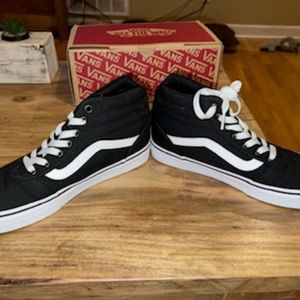 NIB lady's size 7 VANS